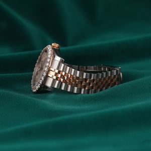 Montre en acier inoxydable avec lunette en diamant doré, cadran vert, mouvement à quartz de luxe, chronographe, résistante à l'eau 3BAR, bracelet Jubilee - Product Image 2