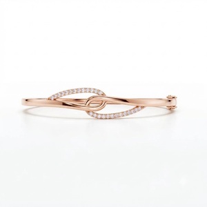 กำไลข้อมือทองคำแท้ 14K 18K ประดับเพชรแล็บทรงกลมขนาด 1.5 มม. น้ำหนัก 0.33 กะรัต ฝังแบบ Pave ดีไซน์แบบเกี่ยวเชื่อม รูปทรงปมรัก - Product Image 2