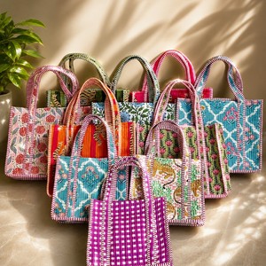 Sac fourre-tout matelassé en coton fait main de haute qualité pour femme avec chaînes, fermeture ouverte, résistant à l'eau, sac de transport estival - Product Image 2
