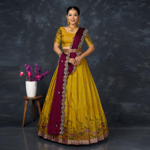 Lehenga Choli de Seda Banarasi para Graduación, Baile de Graduación, Boda, Fiesta, Largo hasta el Suelo, Sin Arrugas, Motivos Tejidos Tradicionales, Falda Acampanada - Product Image 1