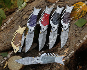 Cuchillo de bolsillo plegable de acero de Damasco forjado a mano con grabado de panal y mango de acero, agarre ergonómico, punta de caída OEM, con funda - Product Image 5