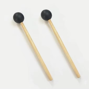 Paquete de 2 martillos de silicona con punta de goma y mango de madera para diapasones. - Product Image 1