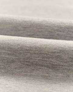 Sweat à capuche personnalisé en coton avec surpiqûres contrastées, manches longues, haute qualité, séchage rapide, léger, performant et tendance - Product Image 2