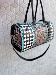 Sacs à bagages en cuir uniques, faits à la main par un designer, à motifs de damier, multi-usages, sac de voyage unisexe, grand sac à main - Product Image 2