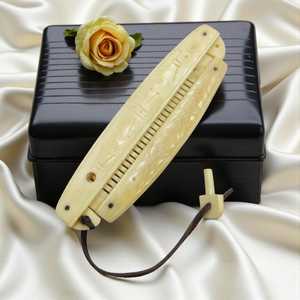 Peigne pliant en os de buffle sculpté à la main de 5 pouces, peigne de poche de style vintage, peigne tribal fait main, accessoire de toilettage de voyage, idée cadeau - Product Image 3