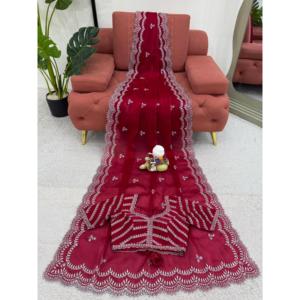 Sari de organza hecho a mano con hermosa silueta recta, ideal para fiestas, con intrincado trabajo de lentejuelas y bordados, escote redondo, marca SP. - Product Image 3