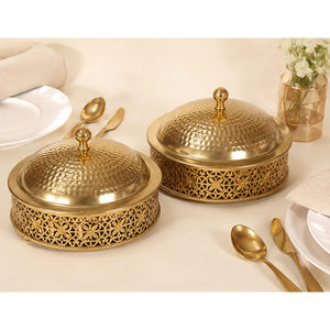 Casserole de Luxe Faite à la Main en Laiton avec Couvercle Martelé, Chauffe-Plats Isolant pour Mariages, Traiteur et Buffets - Product Image 4