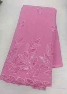 Tela de Algodón Puro con Bordado Calado, Premium 100% Algodón, Transpirable, Ecológica y de Lujo, Hecha a Mano - Product Image 4