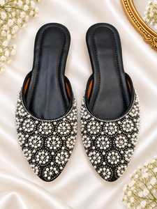B.R. Jutti Tradicionales Hechos a Mano para Mujer, Sandalias Planas Étnicas Indias, Calzado para Fiestas, Bodas y Oficina, Ligeras - Product Image 1