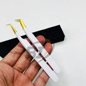 Pinzas de pestañas de oro blanco de marca personalizada, pinzas de extensión de pestañas con volumen de arranque de 90 y 65 grados, acero inoxidable sostenible - Product Image 4