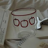 Jolies tasses en verre trois pièces au design élégant. Convient aux publications Instagram. Usage domestique. Résistant aux hautes températures