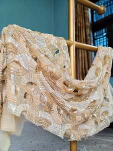 Tissu en dentelle de luxe perlé et brodé à la main avec sequins, en voile de maille, pour robe de mariée ou de soirée - Product Image 4