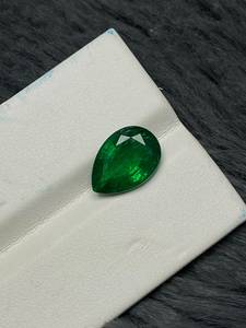 Piedra preciosa de esmeralda natural, corte esmeralda, verde intenso, forma de pera, facetada, suelta, para la elaboración de joyas. - Product Image 1
