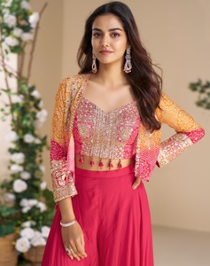 Conjunto Moderno de 3 Piezas de Seda Chinon Pesada con Lentejuelas y Espejos para Fiestas, Bodas, Diwali y Bailes de Graduación - Product Image 2
