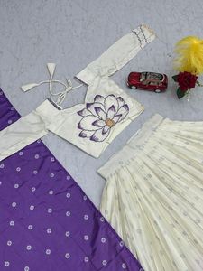 Lehenga Choli en Chinon Riche avec Impression Numérique et Broderie Manuelle, Violette 76449 - Product Image 2