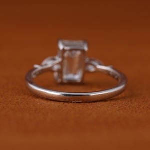 Anillos de Diamantes Cultivados en Laboratorio con Corte Esmeralda, Certificados por IGI, de Oro Sólido de 14k, Ajustables y Personalizados para Mujer, 2026 - Product Image 3