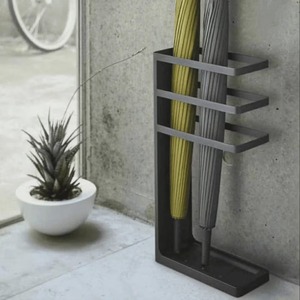 Moderno Soporte para Sombrillas de Metal con Almacenamiento Multinivel, Ideal para Entrada, Hogar, Oficina, Hotel y Organización Elegante, de la India - Product Image 1