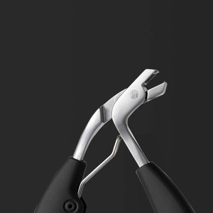 กรรไกรตัดเล็บสแตนเลสแบบโค้งพร้อมที่เก็บป้องกันการกระเด็น สำหรับเล็บเท้าหนาของผู้สูงอายุ ใช้งานได้อย่างมืออาชีพและทนทาน - Product Image 3