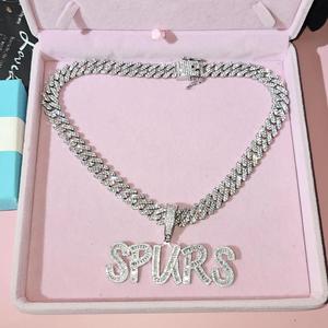 Collier personnalisé avec pendentif Spurs, diamant moissanite, style Cuban Link, bijoux hip hop pour hommes et femmes - Product Image 1