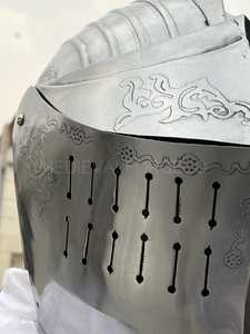 Casque médiéval artisanal gravé, armure de chevalier en acier, casque de bataille Renaissance pour cosplay - Product Image 2