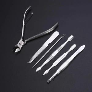 Kit de Soins des Ongles 12 Pièces Argenté – Manucure et Pédicure avec Repousse-cuticules, Lime, Coupe-ongles, Ciseaux et Pince à Épiler - Product Image 3