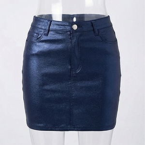 Jupe crayon mini en cuir PU taille haute pour femme, couleur unie, style brillant et sexy avec poches, à porter toute l'année - Product Image 2