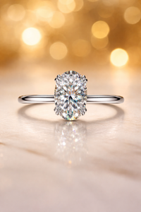 Anillo de compromiso ovalado de moissanita con efecto hielo triturado, anillo de propuesta con halo oculto para ella - Product Image 6