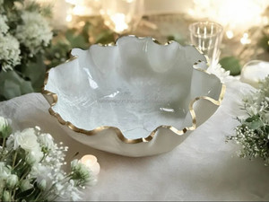 Bol en résine polie fait main coloré - Décoration d'intérieur de luxe et rangement fonctionnel, compatible lave-vaisselle - Product Image 3