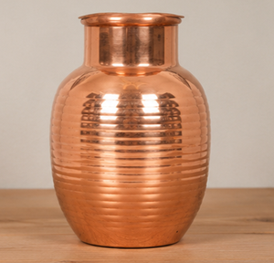 Carafe en cuivre artisanale de qualité supérieure, pichet ayurvédique en cuivre, carafe métallique côtelée, récipient en cuivre gravé, pichet ayurvédique - Product Image 3