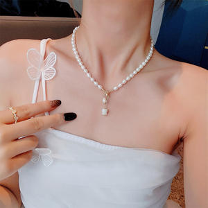 Collier en perles d'eau douce pour femmes, style rétro coréen, tendance, pendentif en forme d'orchidée, style socialite, vent chanteur - Product Image 2