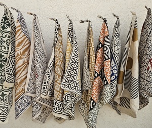 Bandana imprimée au bloc, Bandana Bohème, Bandanas en coton imprimés au bloc, Foulard fait main, Bandana indien, Bandeau pour cheveux, Accessoires de plage, Cadeau - Product Image 1