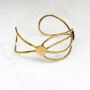 Bracelet manchette en laiton martelé fait main - Jonc géométrique bohème - Bijou minimaliste ouvert réglable en or pour le bras - Product Image 4