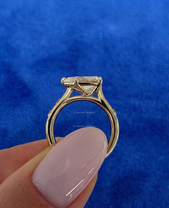Anillo de Diamantes de Laboratorio East West Pear, Anillo de Compromiso de Oro Pulido, Anillo con Acento de Diamantes Laterales, Joyería Nupcial Moderna y Minimalista - Product Image 3