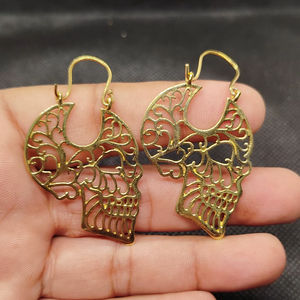 Pendientes de latón: Pendientes punk de latón del fabricante con motivos florales y anillos grandes - Product Image 1