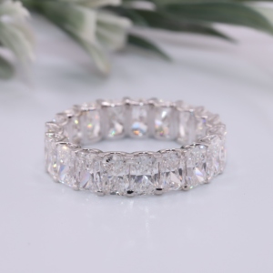 Anillo de Eternidad Completo con Diamantes Cultivados en Laboratorio de Corte Radiante, Oro Blanco de 14K, Anillo de Boda con Garras Compartidas, Regalo - Product Image 1