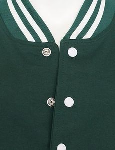 Chaqueta Varsity Verde y Blanca para Hombre con Cierre de Botones, Estilo Preppy, Corte Regular, para Otoño - Product Image 3