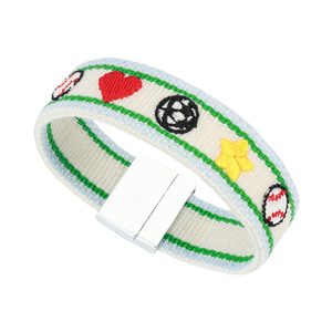 Bracelet artisanal brodé à la main, style folklorique, ethnique, en fil. - Product Image 1