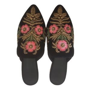 Mules en velours brodées à la main avec des fils de bullion, motif rose rose, pour femmes/dames - Product Image 1