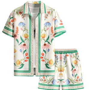 Ensemble deux pièces pour homme, chemise à manches courtes imprimée et short de plage assorti, tenue décontractée estivale colorée pour les vacances - Product Image 1