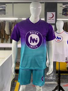 ชุดเสื้อฟุตบอลผู้ชายลายทางไล่เฉดสีม่วงอมเขียวพรีเมียม ผ้าเนื้อเบา คอวี แขนสั้น แบบสวม ชุดยูนิฟอร์มฟุตบอล - Product Image 2