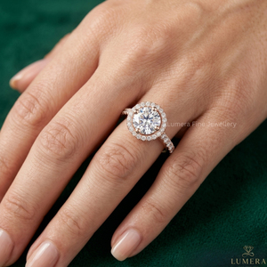 Anillo de Compromiso y Boda de Lujo con Halo de Diamantes Redondos Cultivados en Laboratorio, Certificados por IGI, en Oro Rosa de 9K-18K para Mujer - Product Image 5