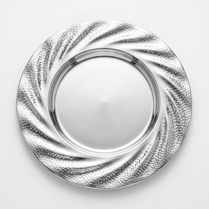 Plato de presentación decorativo hecho a mano de acero inoxidable SS304 de 33 cm con borde efecto martillado tipo espejo y superficie ondulada Meghna, para decoración de mesas en fiestas - Product Image 1