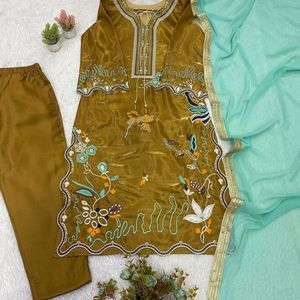 Conjunto de Kurti y Pantalón Bordado Romano de Cristal para Mujer con Dupatta de Georgette, Listo para Usar, Ropa Étnica para Fiestas - Product Image 3