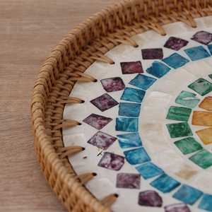 Plateau de service rond en rotin et bois avec incrustation géométrique en nacre, fait main, pour servir des aliments, décorer et offrir en cadeau - Product Image 5