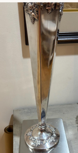 Vase à fleurs élégant et haut de gamme en argent, pot de fleurs métallique détaillé et complexe pour la décoration de la maison, du bureau et des événements, vase artisanal tendance - Product Image 2