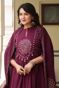 Conjunto de Kurti de Algodón Bordado con Diseño Floral para Mujer, con Pantalón y Dupatta, Estilo Tradicional Indio-Pakistaní para Uso Diario - Product Image 4