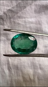 Émeraude ovale de 13,51 carats de Zambie – Pierre précieuse verte naturelle pour bijoux haut de gamme et investissement de collection - Product Image 3