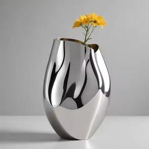 Vases à fleurs en métal modernes et artistiques pour la décoration intérieure - Product Image 2