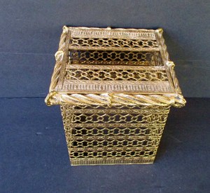 Boîte à mouchoirs carrée en métal doré vintage, ton or élégant - Product Image 3
