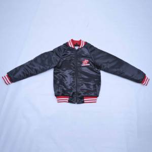 Fabricants de vestes varsity personnalisées de haute qualité avec logo brodé sur le devant et le dos, veste streetwear pour femmes - Product Image 3